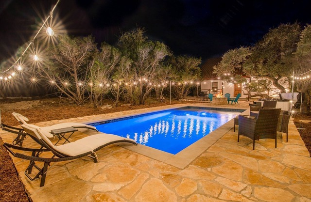 ATX Hideaway - Heated Pool/Jacuzzi/Firepit/Sleep 14