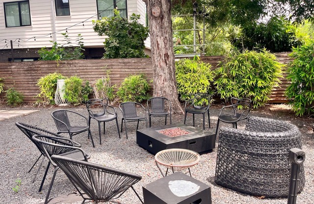 ATX Icon Mansion Rainey Street 6 min Walk