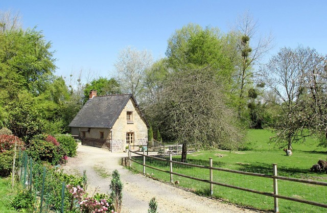 Au Verger Fleuri by Interhome