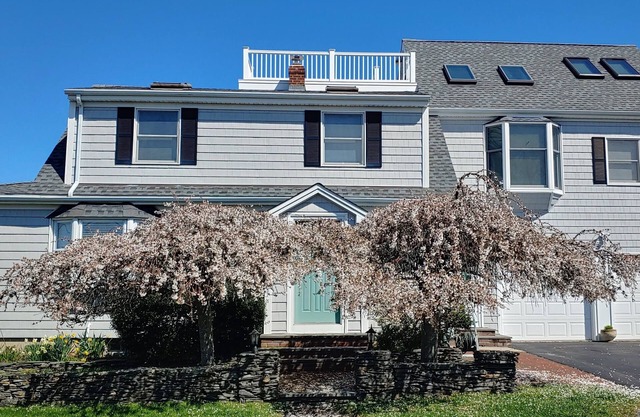 Aug 24-29 open-ask for discount. Walk 2 beach.Huge deck, roof-deck, new kitchen,