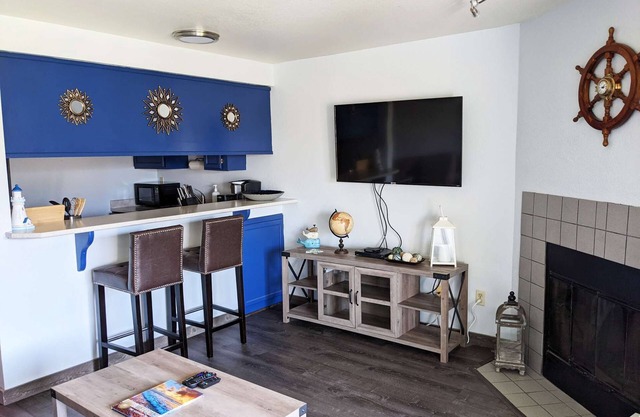 Aurora 1 Bedroom Oceanfront Condo - Pet Friendly