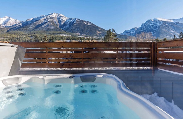 Aurora Luxe - Stunning Townhouse Private Hot Tub
