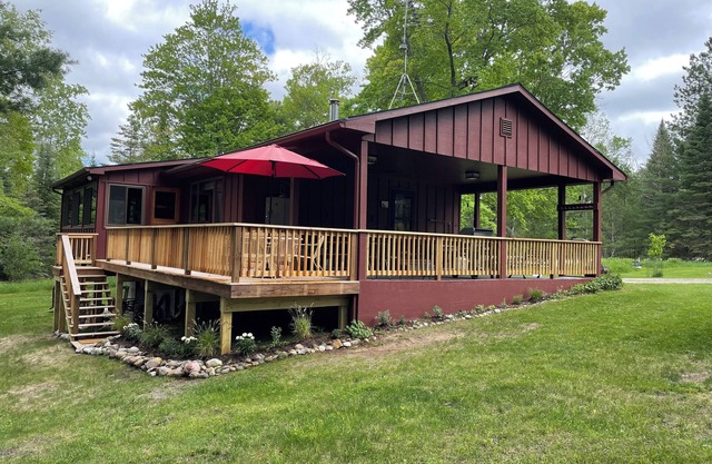 AuSable River Rustic Cabin w/Central Air