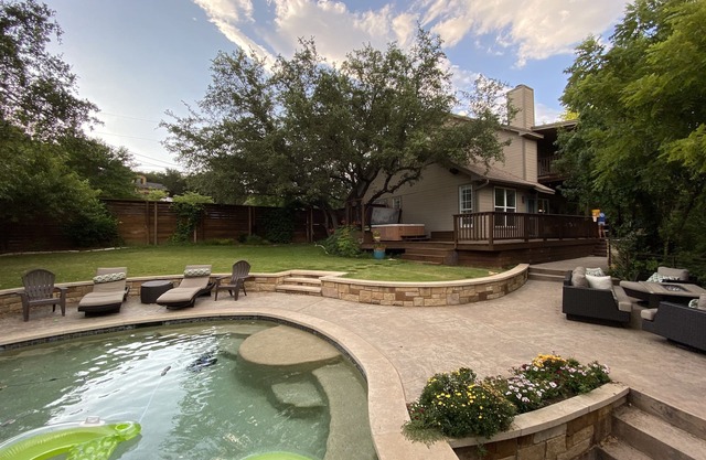 Austin Lake Hills retreat, private pool/hot tub/outdoor kitchen