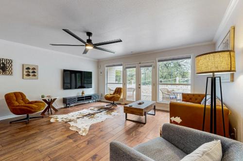 Austin Lakeside Getaway