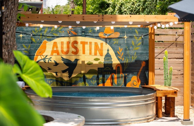 AustinEastBird:5* Location, Hot Tub, Games, Sleeps18