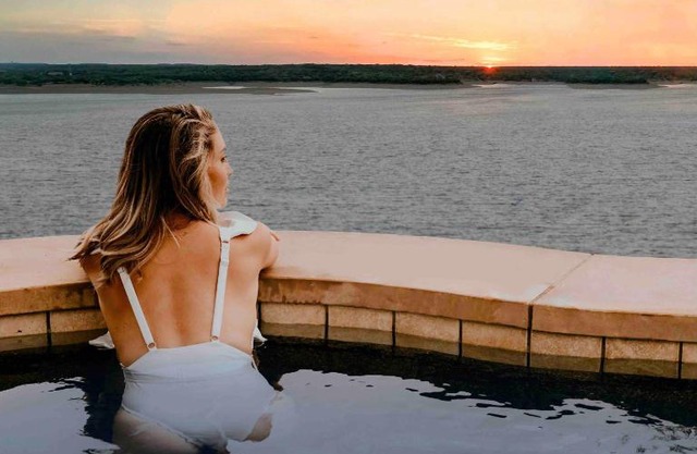 AustinTeton's Sunset Cliff Resort on Lake Travis - PRIVATE WEDDING, EVENT, HEATED POOL, BOAT DOCK