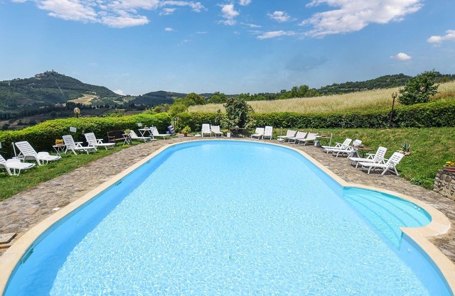 Authentic Italian cottage with space for yoga retreats.