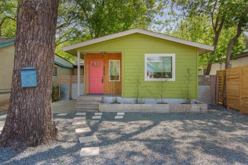 Authentic ATX Beauty DT Pool Gem- Walk 2 Lake & Eateries