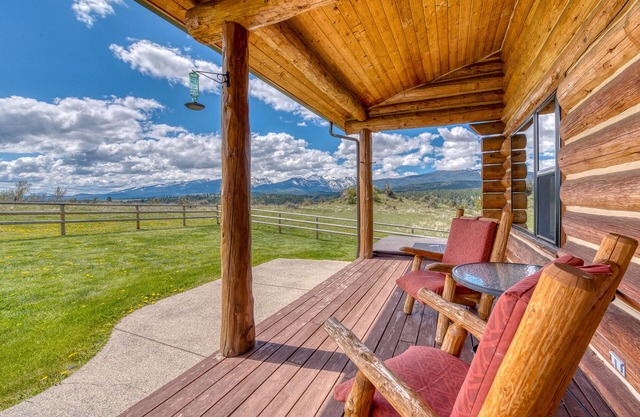 Authentic Quaint Log Cabin on 2400 Private Acres w/Stellar Views & Hot Tub