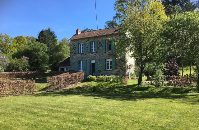 Autumn Garden is a detached country house in a beautiful natural environment.