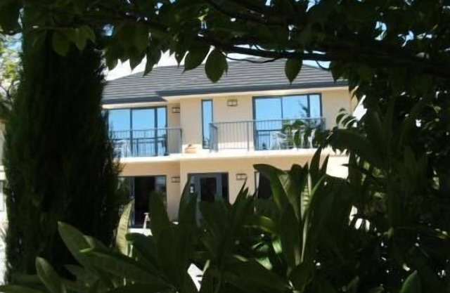 Avalon Manor Motel