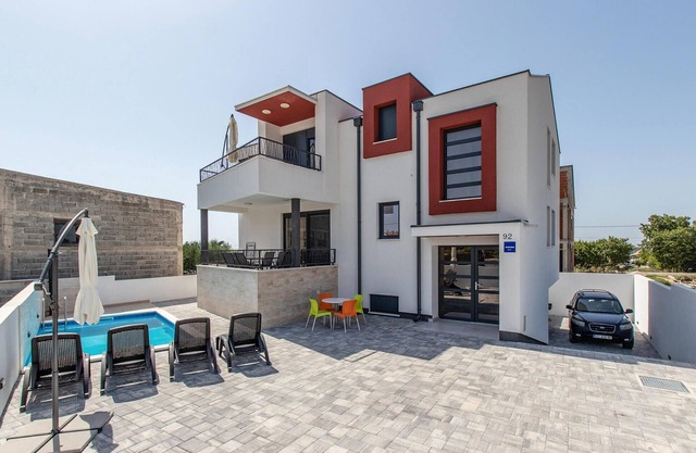 Awesome apartment in Vrsi with WiFi