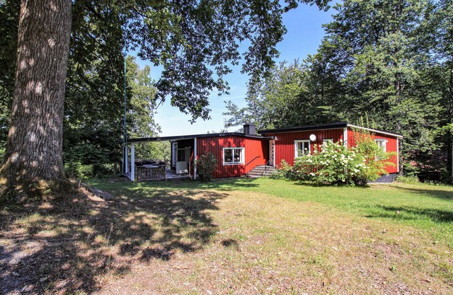 Awesome home in åsljunga with kitchen