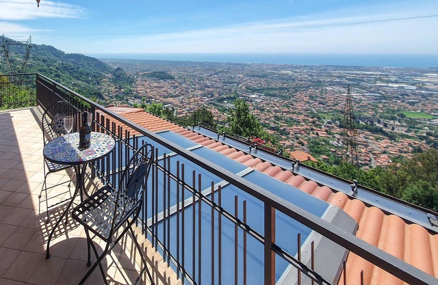 Awesome home in Bargana with WiFi