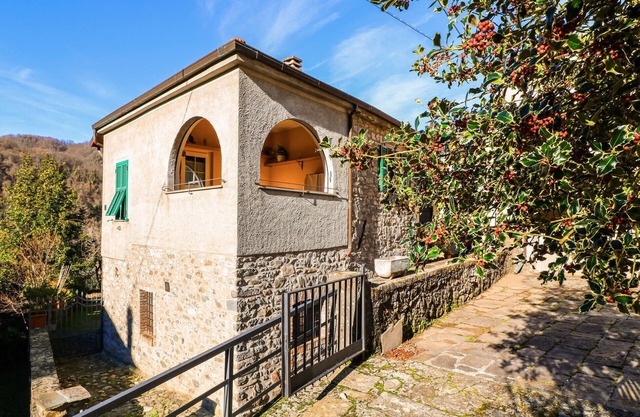 Awesome home in Castagnetoli