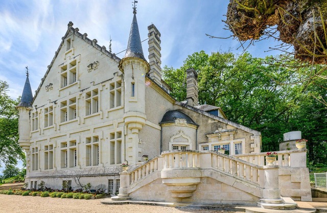 Awesome home in Lencloître