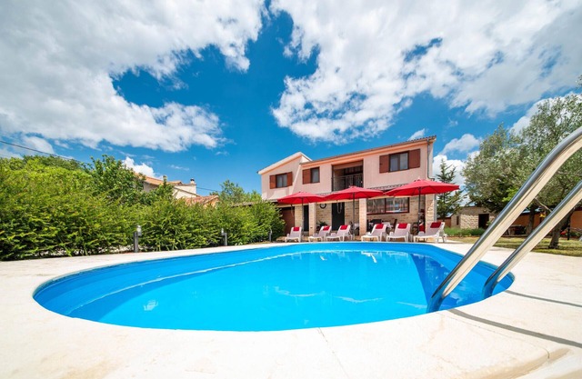 Awesome home in Lisicic with WiFi