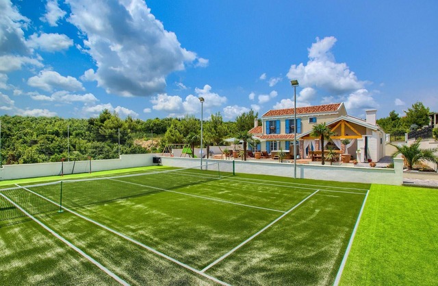 Awesome home in Pridraga with sauna