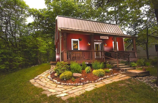 AWESOME LOCATION AND COTTAGE!
