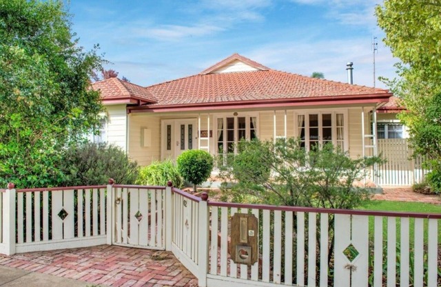 Ayr House - Echuca Holiday Homes