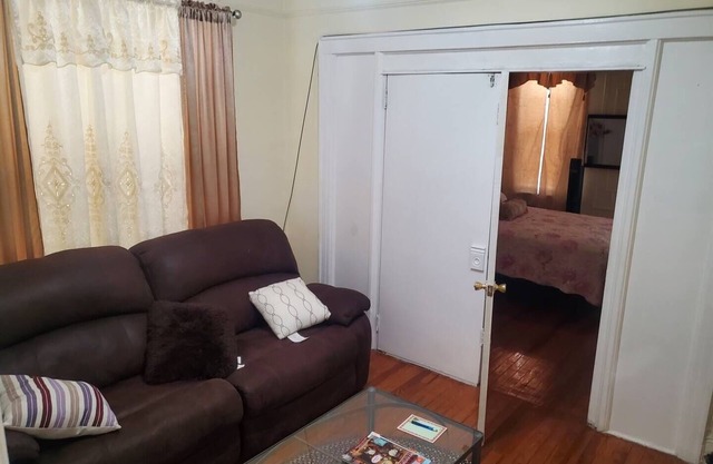 Azarus spacious getaway not far from the airport JFK