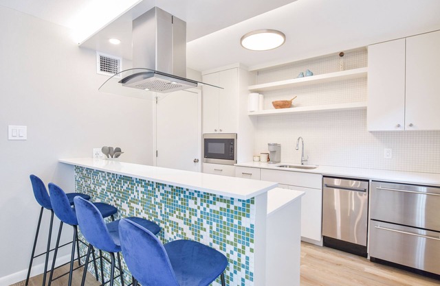 (B) 2 Bdr Mid-century apartment in Central Austin