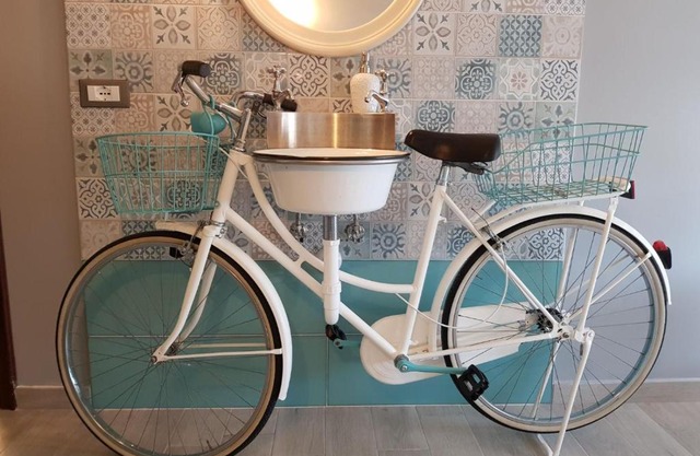 B&B Books & Bikes