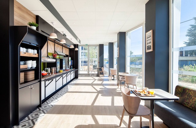 B&B HOTEL MASSY Gare TGV