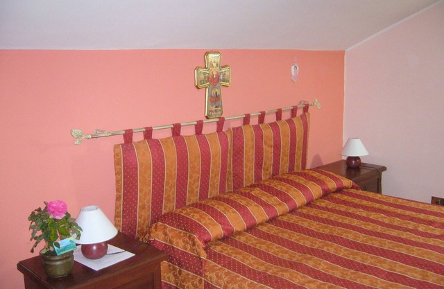 B & B St. ELIA suite ROSA: CHARMING VILLA IMMERSED IN THE HISTORIC PARK DUBINI