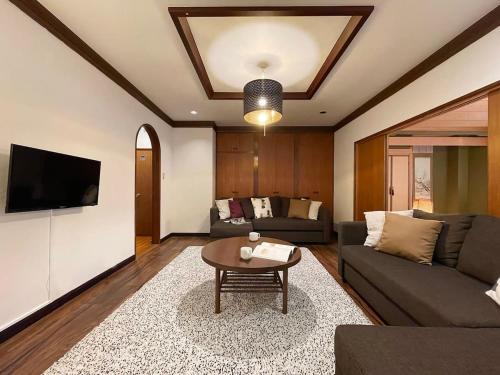 b hotel Kaniwasou 301 Minute walk from Miyajima Pier for 11ppl