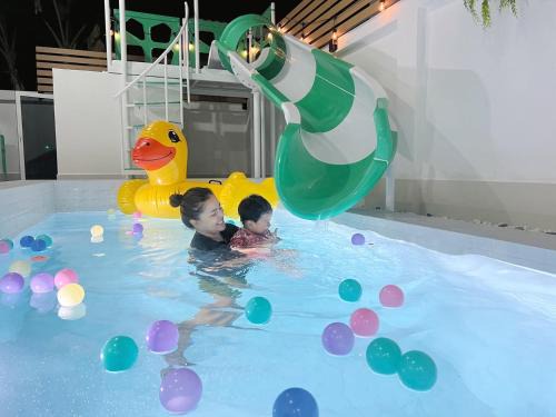 B leaf pool villa ชะอำ