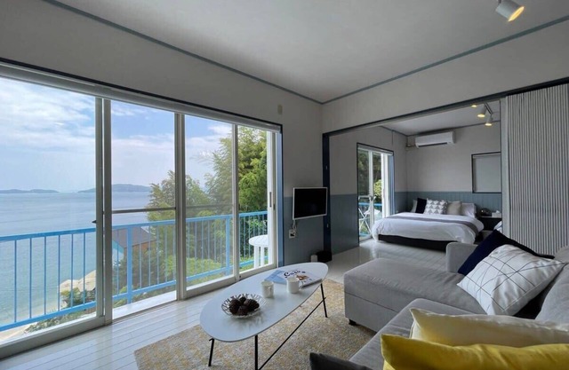 b local AO House Ocean House Few min walk to beach