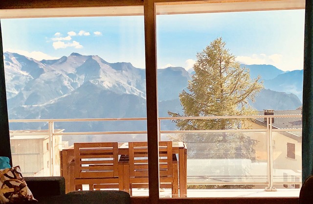 B2 - LARGE APT GREAT VIEW DIRECTLY ON SLOPES/BEAUTIFUL SKI VIEW AT FOOT