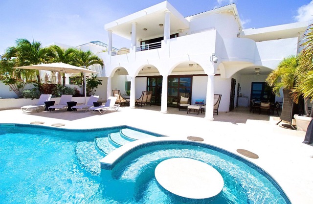 Bahari: Shore Pointe Community Villa