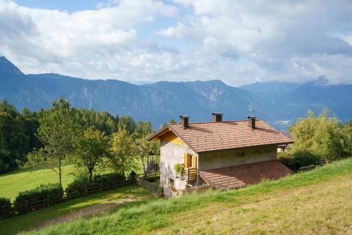 Baita Angomà sopra Levico a 1150m