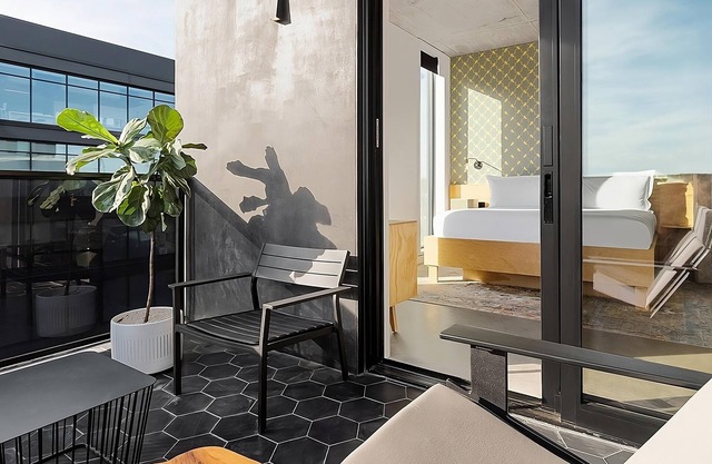 Balcony Room at Arrive Austin, City Views, Pets Are Welcome!