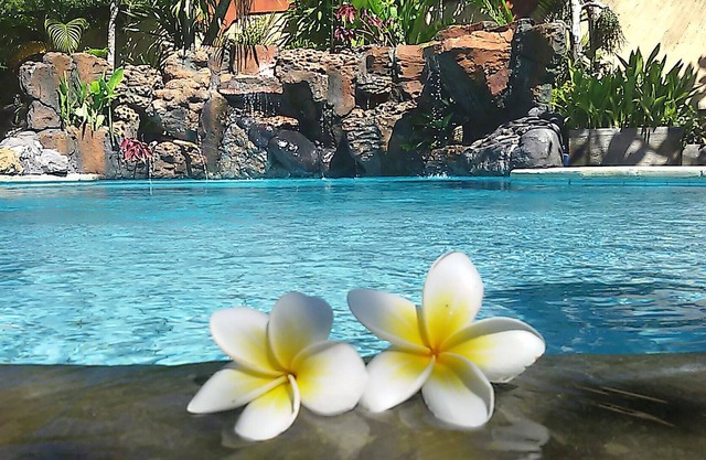 Bali, villa with stunning sea views (500m); services and staff included