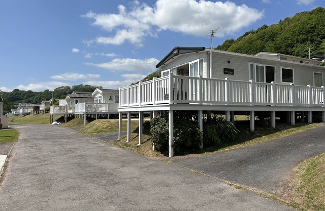 BALMORAL, family friendly, character holiday cottage in Pendine