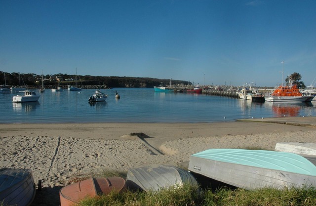 Balmoral is a comfortable and spacious 2 bedroom cottage at Burrill Lake