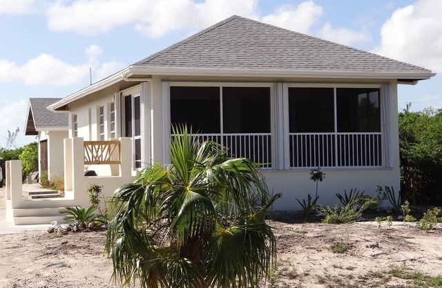 Bambarra Sands Cottage: Private beach house on Bambarra Beach, Middle Caicos