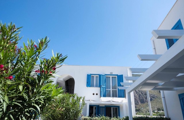 Bambu House with swimming pool in Macari