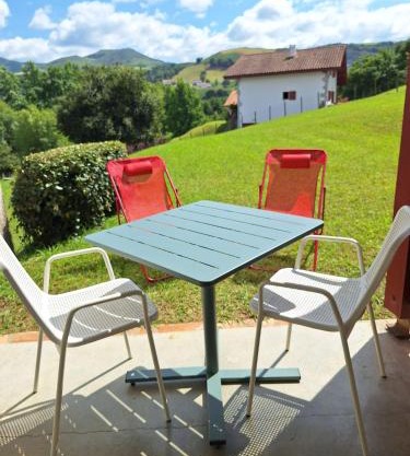 BANCA Piscine Vue Montagnes
