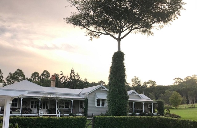 Bangalow View - Classic, simple and relaxed living