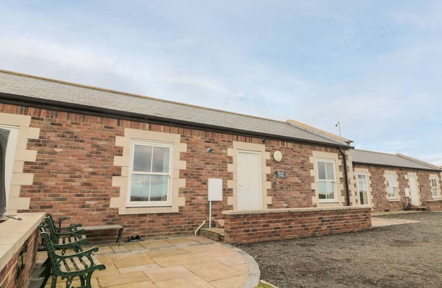BANK TOP COTTAGE, family friendly, luxury holiday cottage in Embleton