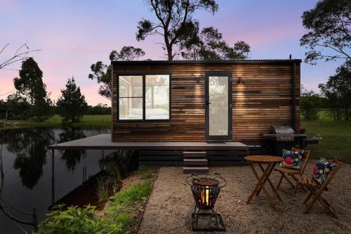 Banksia -designer Tiny Home W Stunning Dam Views