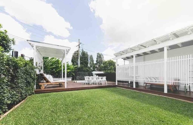 Bardon Luxe 3 bed 2 bath + pool