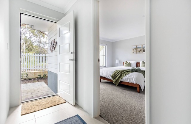 Barefoot2Beach by Swan BnB Management