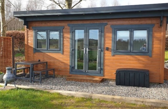 Barn Owl Cabin at Redroofs - Pet Friendly!