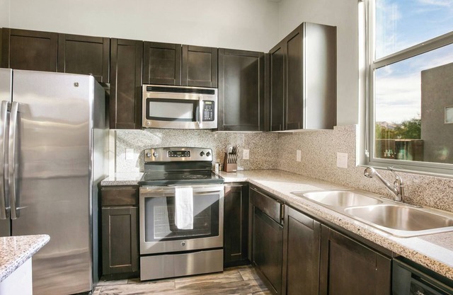 Barsala l Chic 1BD Oasis at Arboretum: Relax & Unwind
